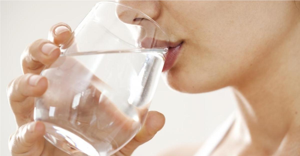 जेवणानंतर लगेचच पाणी पिता का, मग तुमचं आरोग्य आहे धोक्यात