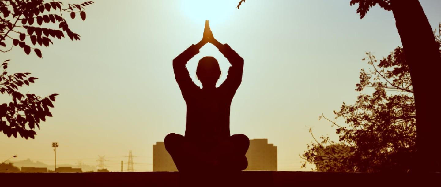 चंचल मन एकाग्र ठेवण्यासाठी करा ‘या’ 5 योगासनांचा सराव