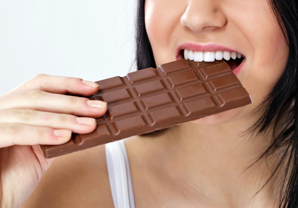 तोंडाला चव येतेया  5 कारणांमुळे महिलांनी आवर्जून खायला हवे चॉकलेट